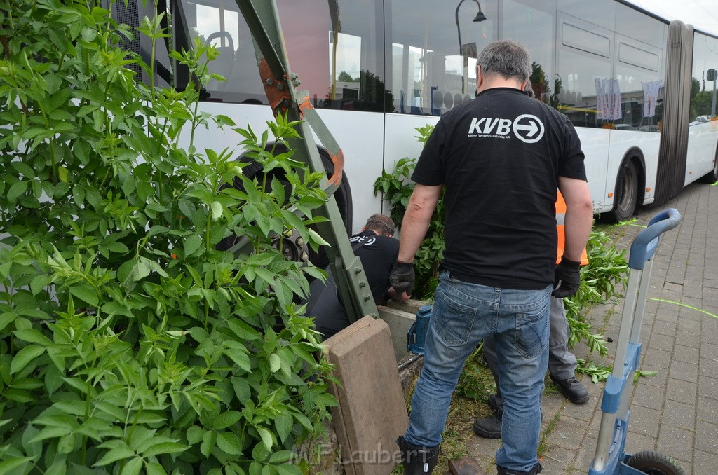 Vorbereitung fuer die Bergung des Busses Koeln Porz Gremberghoven P18.JPG - Miklos Laubert